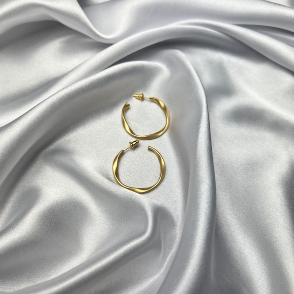 Anuli | Stainless Steel Classical Circle Hoop Earrings - Picture 6 of 6